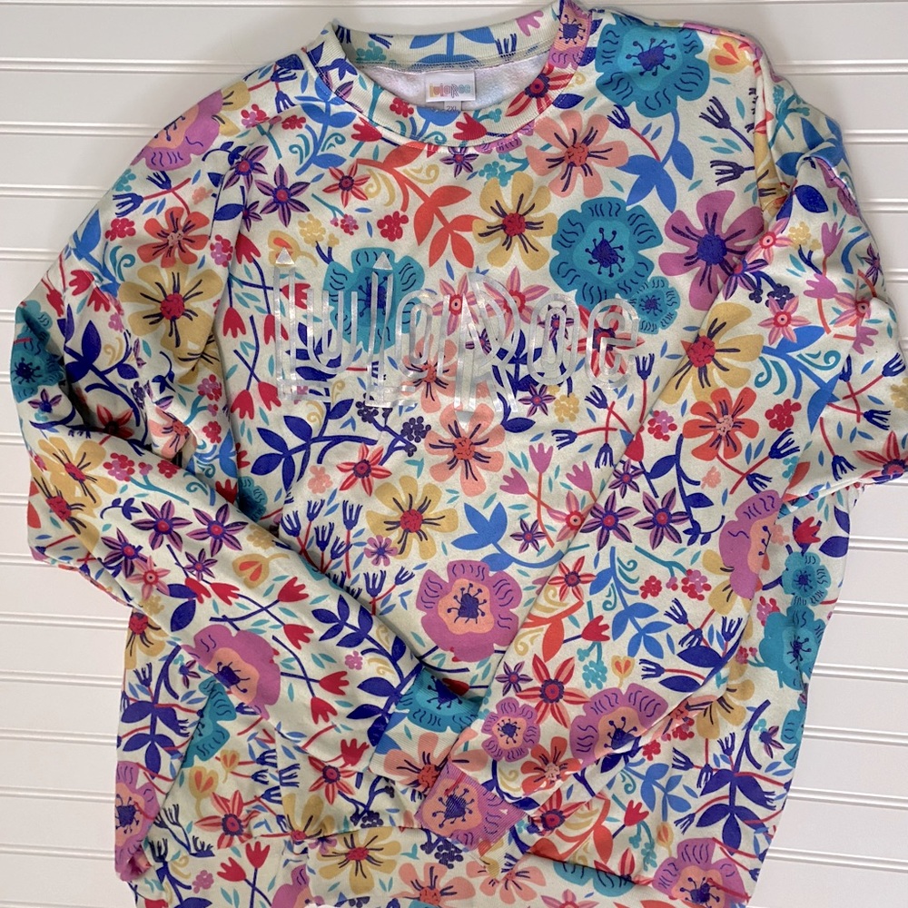 2XL Very Soft Floral Sweatshirt LuLaRoe in Silver Foil. Worn Once